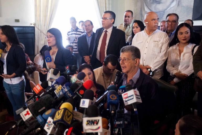 Venezuelan oposition talk about the decision of the Supreme Court of suspend the investiture of three oposition elected legislators