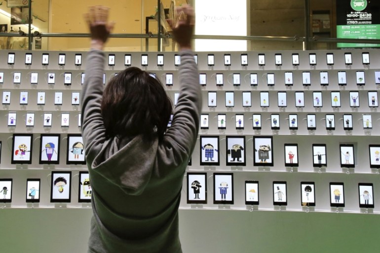 A visitor conducts 300 characters on tablets and smartphones using Google''s Android software