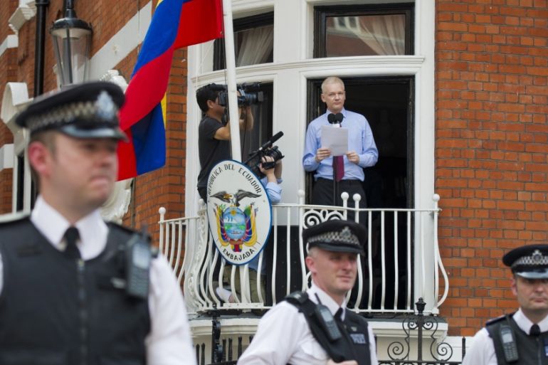 Assange to hand himself in if UN panel rules against him