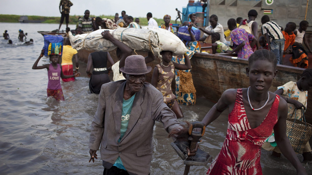 The war in South Sudan has displaced members of both Dinka and Nuer communities. Dinka tribal members cross the River Nile by boat from Bor to Minkamman, South Sudan. [JM LOPEZ/EPA]