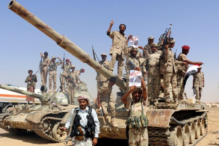 Saudi-backed Yemeni government fighters ahead of offensive