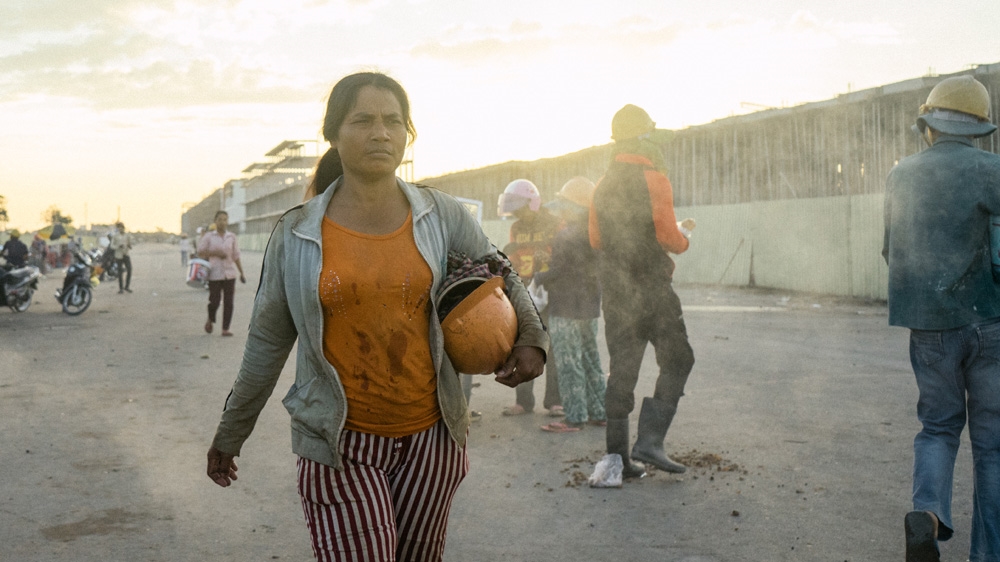 The Treasury of Building and Wood Worker Trade Union of Cambodia estimates that women make up around 35 percent of the country's 175,000 construction workers [Hannah Reyes/Al Jazeera]