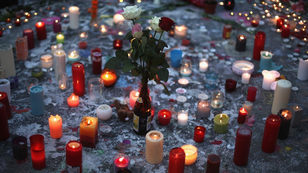 Flowers, candles and tributes, to the victims and injured, continue to adorn the Place de la Bourse after the terrorist attacks of March 23 [Christopher Furlong/Getty Images]