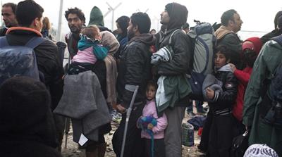 Refugees crowd before crossing the border from Greece into Macedonia [AP]