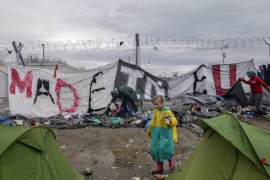 Thousands of refugees massing in Idomeni to enter FYROM