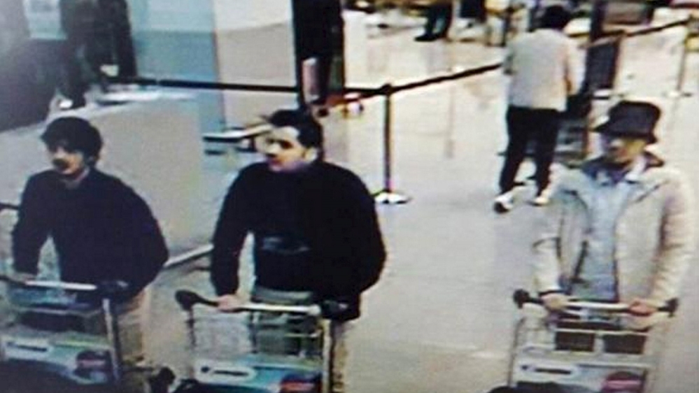 A CCTV image from the Brussels Airport shows the suspects of the Brussels airport attack [Reuters]
