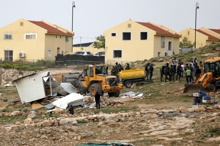Israeli Army demolishes Palestinian homes