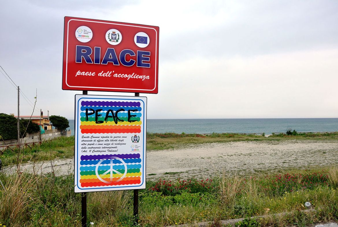 Refugees are welcome to Riace/ Please Do Not Use