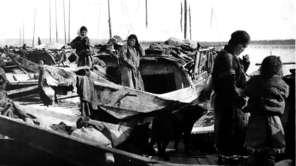 A 1913 photograph of house boats of the then-nomadic Ket people [Fridtjof Nansen, public domain, via Wikimedia Commons]