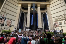 Journalists protest against restriction on the press and to demand the release of detained journalists, in front of the Press Syndicate in Cairo, Egypt [REUTERS]