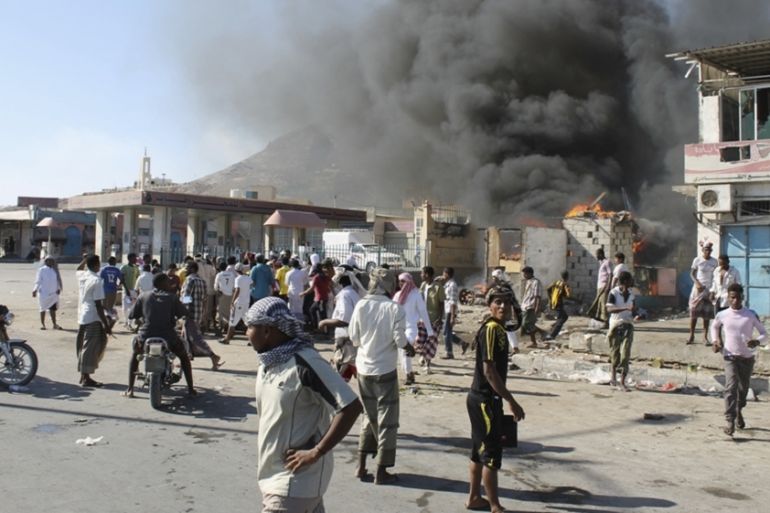 Supporters of separatist Southern Movement burn a qat market in Mukalla