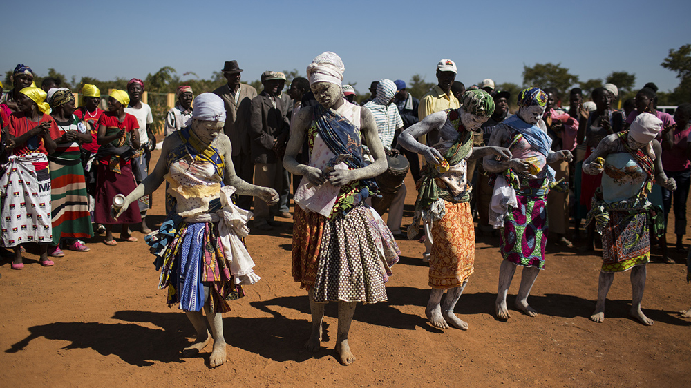 Angolan women dance at a World Environment Day celebration [Siegfried Modola/UNEP]