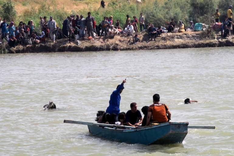 Iraqi families flee from Fallujah