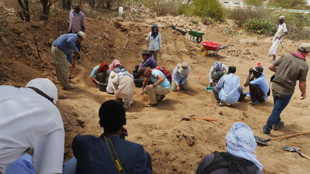 Jose Pablo Baraybar's Peruvian Team of Forensic Anthropologists attempt to exhume a mass grave in Somaliland [Al Jazeera]