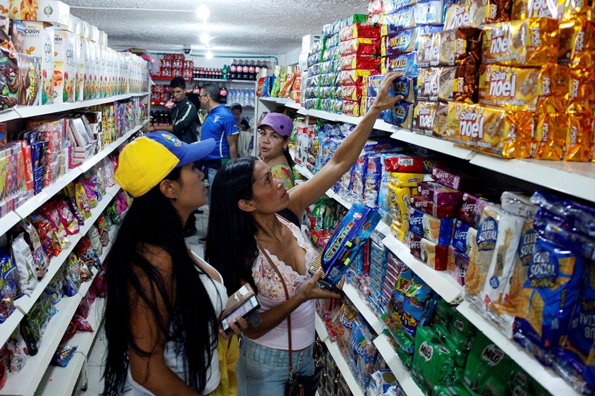 Venezuelans crossed to Colombia to buy supplies