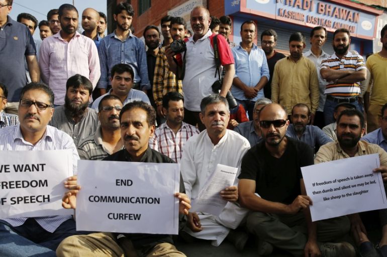 Media persons protest in srinagar