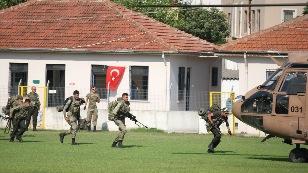 Turkish commandos in an operation to search for missing military personnel suspected of being involved in the coup attempt, in Marmaris [Kenan Gurbuz/Reuters]