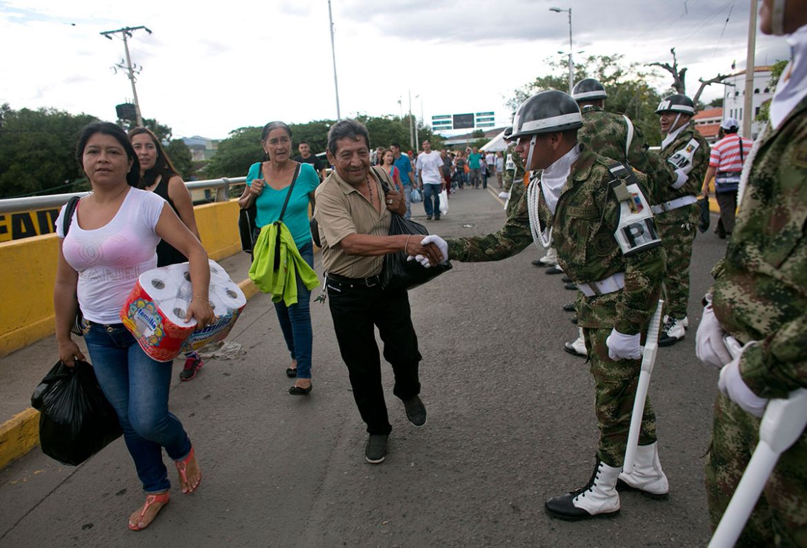 Venezuelans crossed to Colombia to buy supplies
