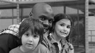 Moussa with Roma children in France [Au Coeur de la Precarite]