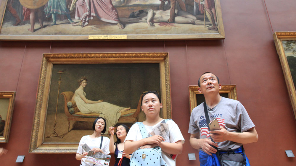 Xia Deyan and his family have just one hour to see the huge Musee du Louvre [Al Jazeera]