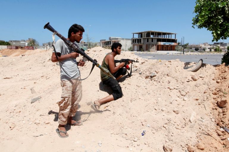 Libyan forces take up position during a battle with Islamic State fighters in Sirte