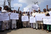 Pakistani journalists shout slogans during a protest to mourn the victims of a suicide bomb attack in Quetta on August 8 [EPA]