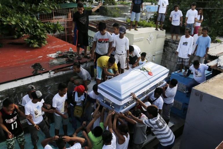 An increase of 20-30 burial rites was recorded on the last five Sundays at Manila North cemetery.