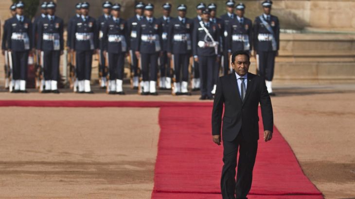 Maldives President Abdulla Yameen inspects a guard of honour during his ceremonial reception in New Delhi