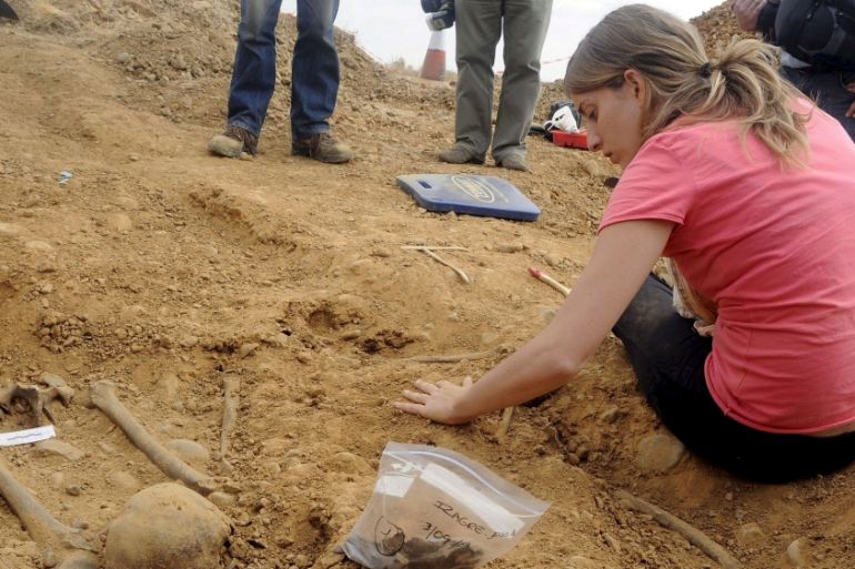 Members of the ''Association for the Recovery of the Historic Memory'' work on the so called ''Los banezanos'' mass grave found in Izagre, north eastern Spain
