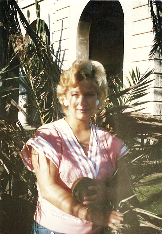 The writer's mother in the garden of Hotel Nacional in November 1987 [Courtesy of Stephanie Ott]