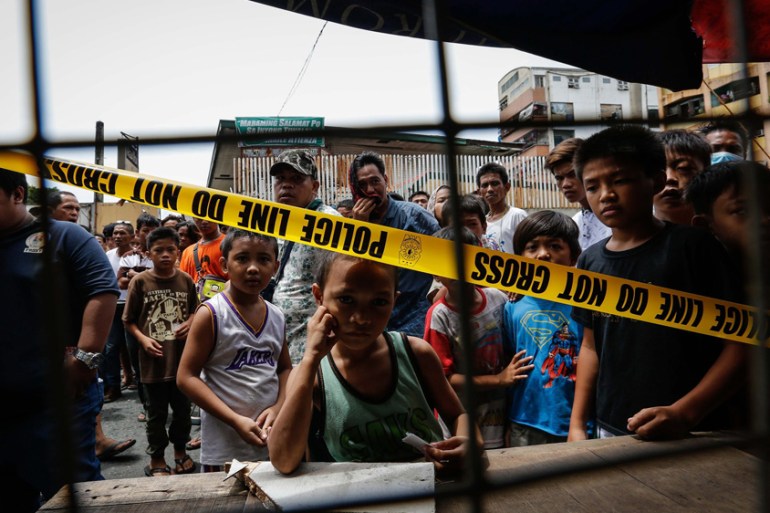 Kids looking through police tape, Manila, Philippines