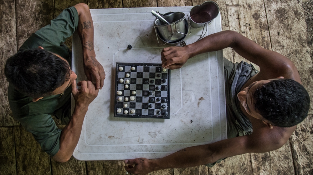 A game of chess in the camp's classroom [Tomas Ayuso/Al Jazeera] 