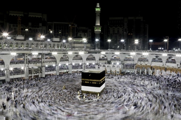 Hajj 2016: Muslim pilgrims circle the Kaaba, Islam''s holiest site