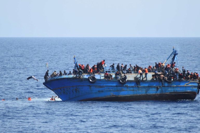 Italy rescue refugees from Libya coast