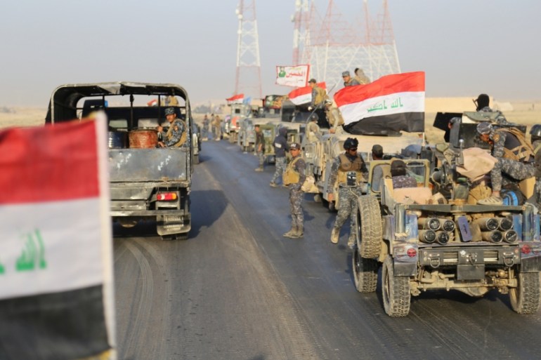 Iraqi security forces advance in Qayara, south of Mosul, to attack ISIL in Mosul, Iraq [REUTERS]