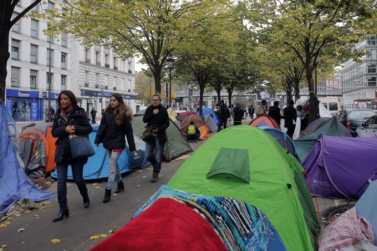 Refugees, migrants set up tents in Paris