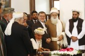 Ashraf Ghani signs the peace agreement during a ceremony in Kabul, Afghanistan [EPA]