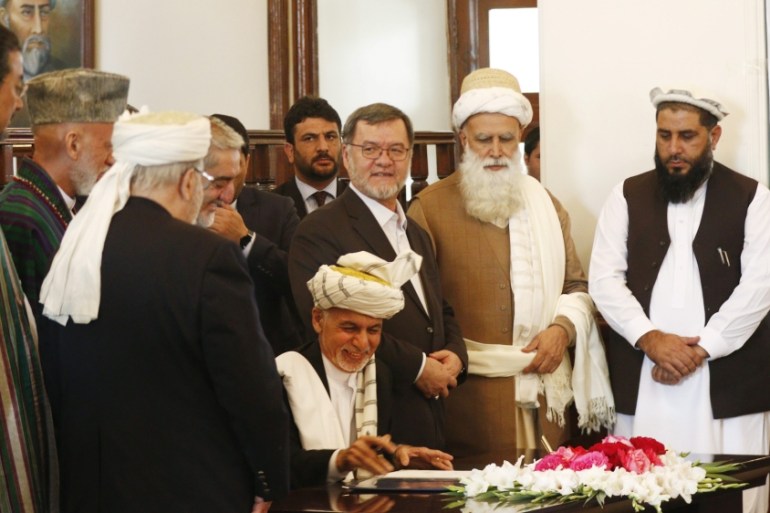 Hizb-e-Islami and Afghan government sign peace agreement draft