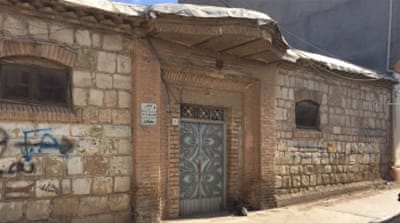 An old building in need of maintenance in Sulaimania [Lara Fatah/Al Jazeera]