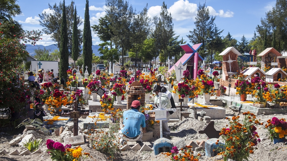 The graveyard at Nochixtlan, Oaxaca. On November 2, hundreds of families arrived to spend time at the graves and to commune with their deceased loved ones as is tradition [Gabriela Campos/Al Jazeera]