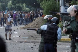 Venezuelan National Guards clash with demonstrators in La Fria