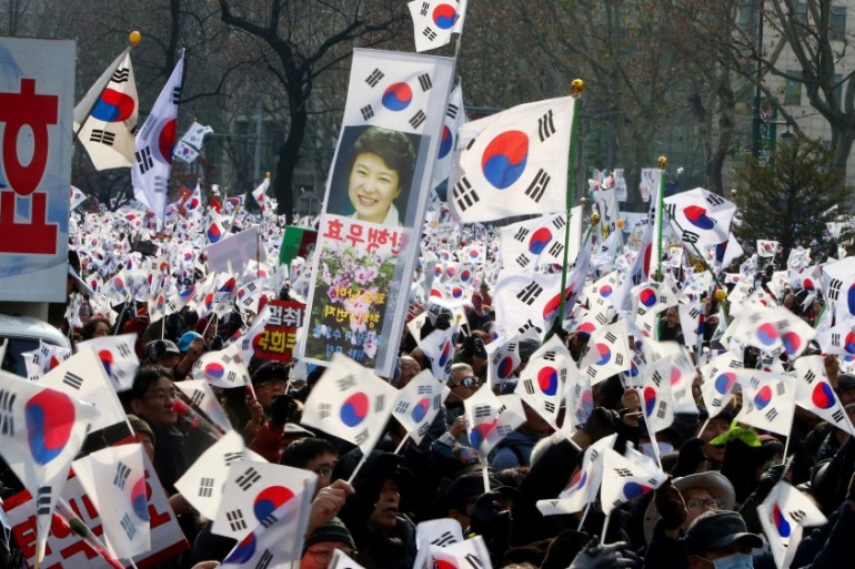 South Korean President Park supporters hold rally in Seoul