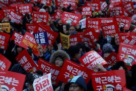 People attend a protest demanding South Korean President Park Geun-hye''s resignation in Seoul