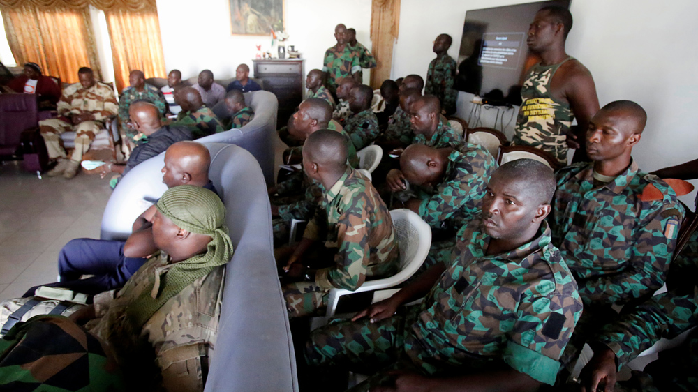 Mutinous soldiers are seen during a meeting with Ivory Coast's minister of defence, Alain-Richard Donwahi in Bouake [Thierry Gouegnon/Reuters]