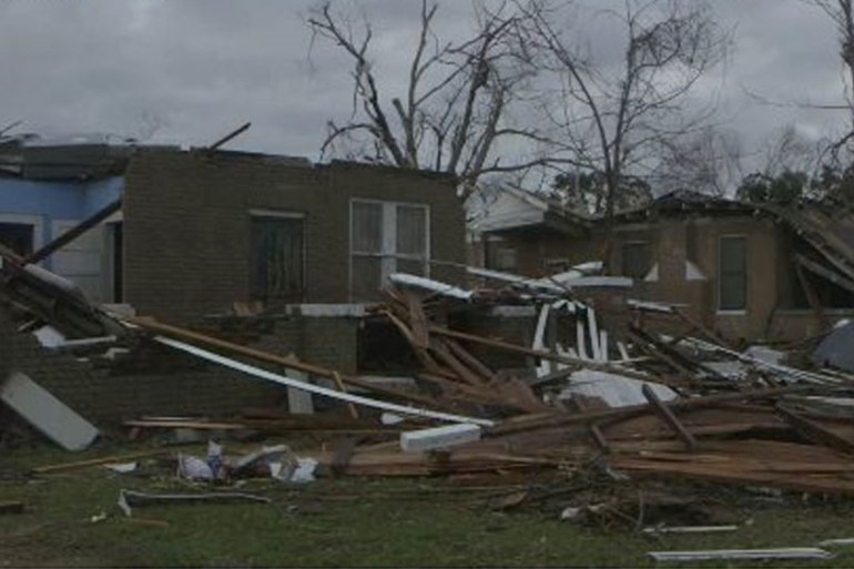 Tornado leaves four dead in Mississippi