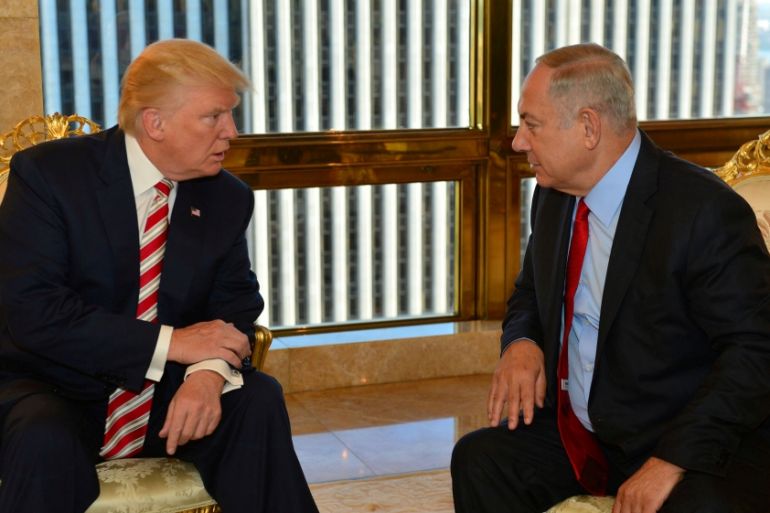 FILE PHOTO: Israeli Prime Minister Benjamin Netanyahu (R) speaks to Republican U.S. presidential candidate Donald Trump during their meeting in New York