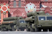Russian S-400 air defence mobile missile launching systems drive during a rehearsal for the Victory Day parade in Red Square in central Moscow [Reuters/Grigory Dukor]