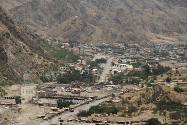 An overview of the border between Pakistan and Afghanistan in Torkham