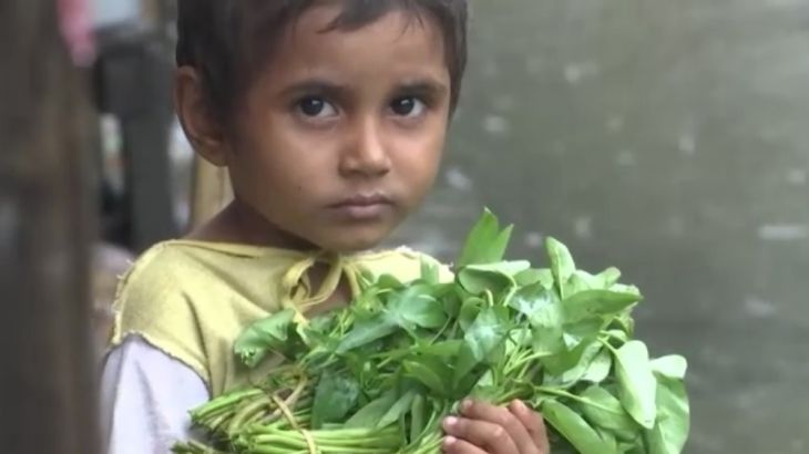 Rohingya kid in market