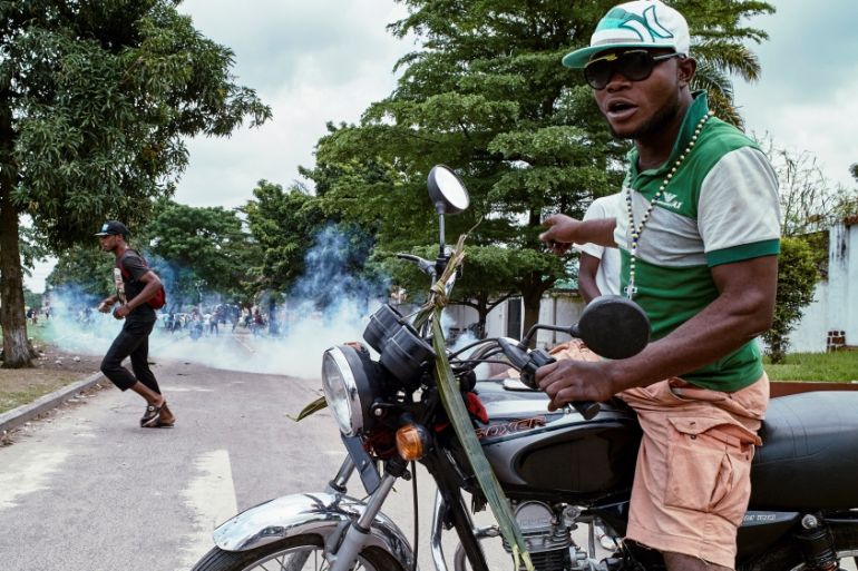 police fire teargas towards anti-government protesters in DRC''s capital Kinshasa